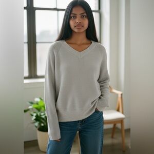 Banana Republic Women's baby blue V-Neck Sweater